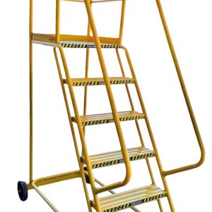 escalera con ruedas y plataforma